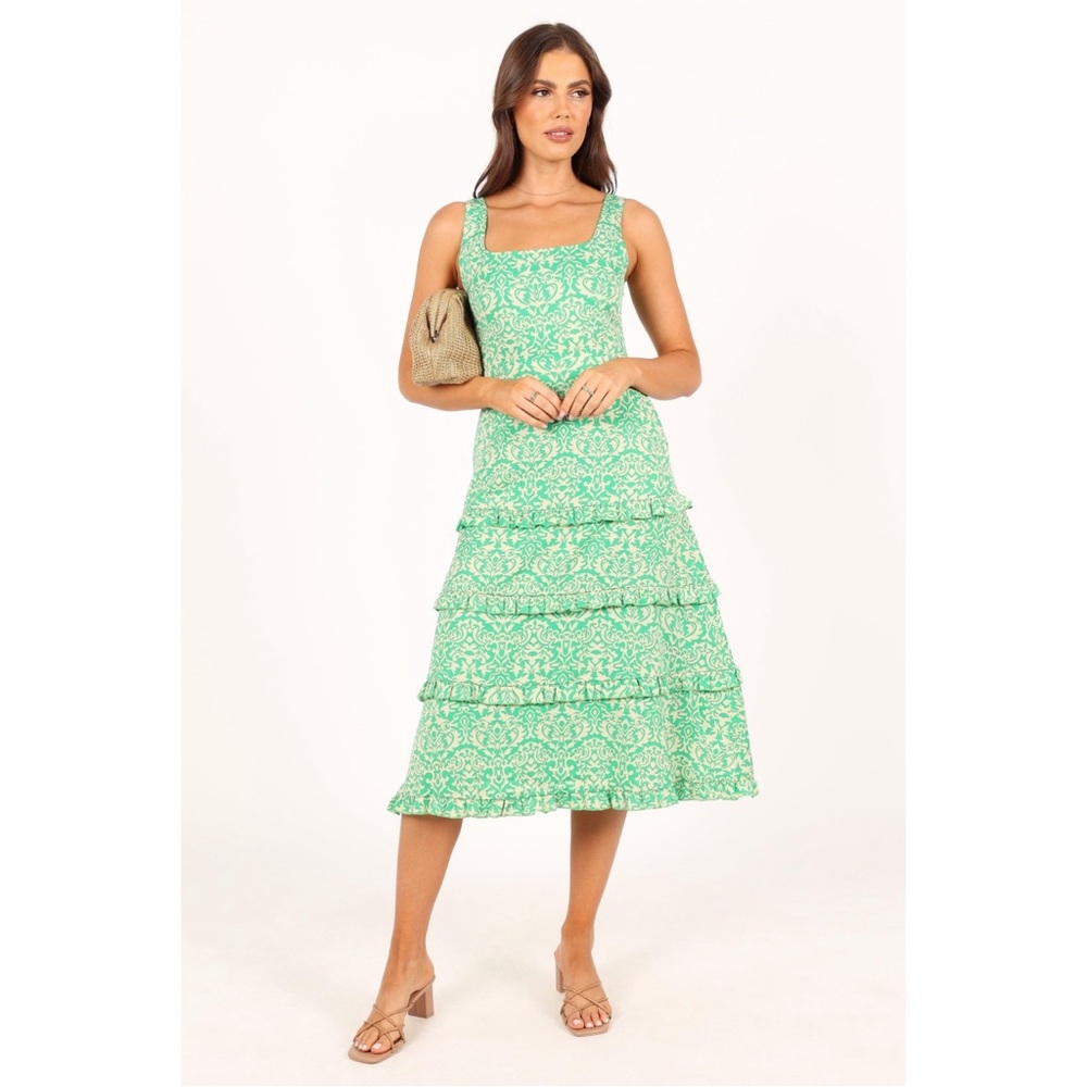 PETAL AND PUP Santana Midi Dress In Green Tropical